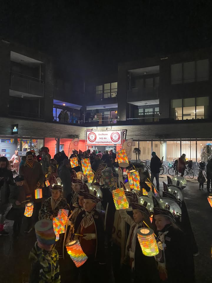 De lampionnenoptocht gaat zo van start!🏮🚶🏻‍♂️🥳